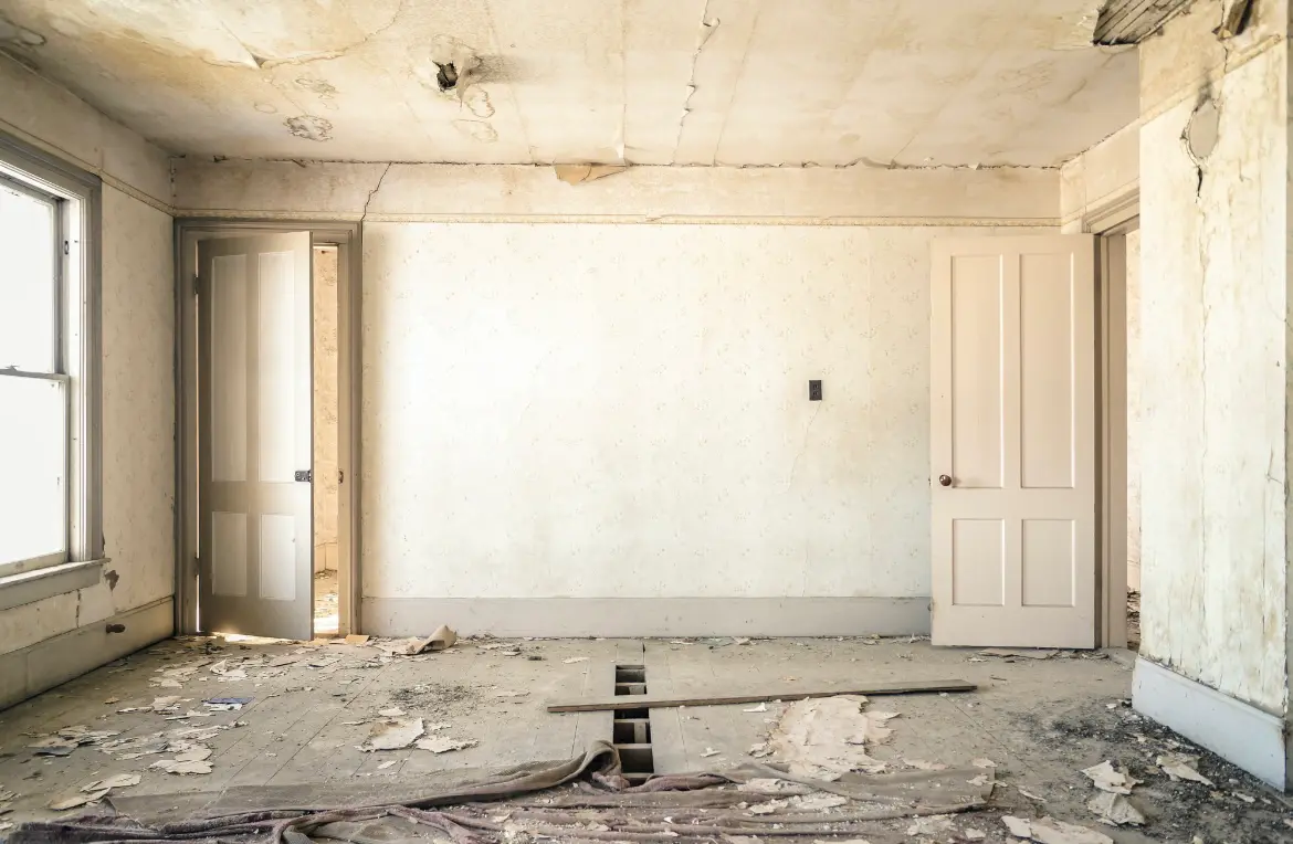 Waste disposal crew managing a cleanout project in Ivins